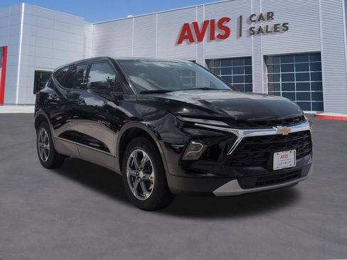 Used 2025 Chevrolet Blazer LT AWD/4WD image 3