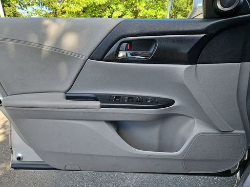 Used 2013 Honda Accord EX image 16