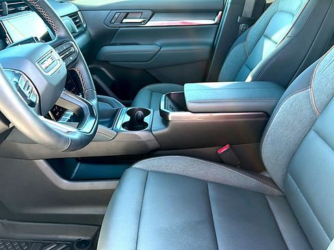 Used 2026 GMC Terrain AT4 w/ LPO, Black Badging Package AWD/4WD image 13