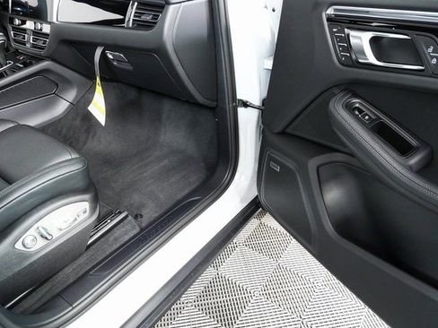 New 2026 Porsche Macan AWD/4WD image 27