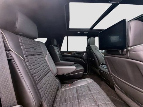 Used 2023 Cadillac Escalade Sport Platinum w/ Heavy-Duty Trailer Package AWD/4WD image 31