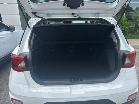 Used 2025 Hyundai Venue SEL FWD image 10