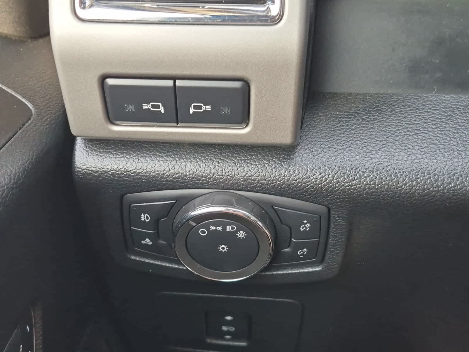 Used 2016 Ford F150 Lariat w/ Equipment Group 502A Luxury AWD/4WD image 28