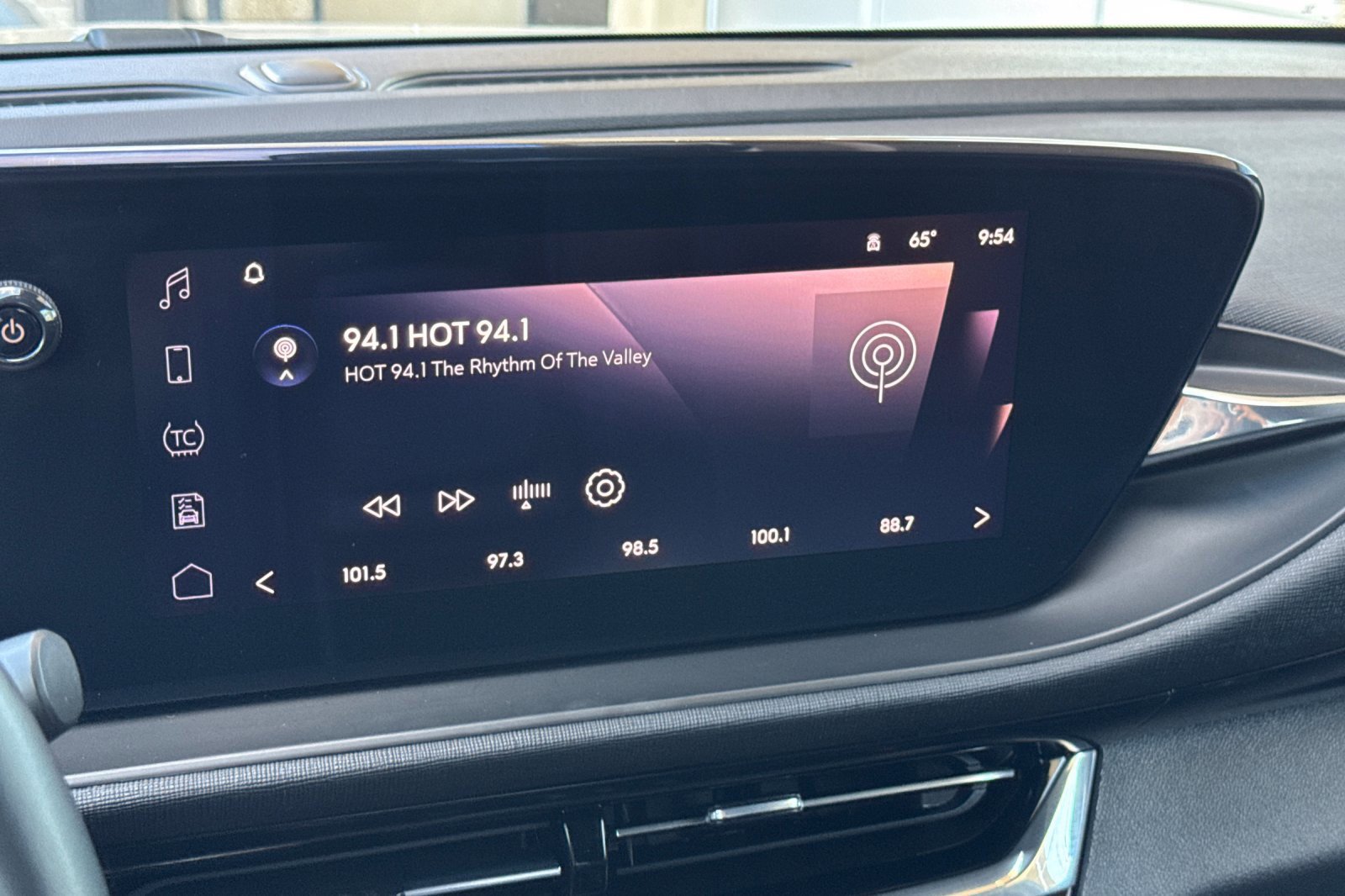 Used 2025 Buick Envista Sport Touring FWD image 19