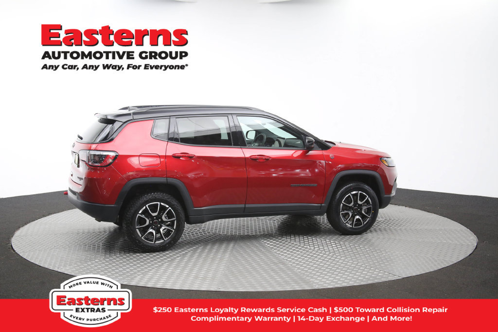 Used 2025 Jeep Compass Trailhawk AWD/4WD image 45