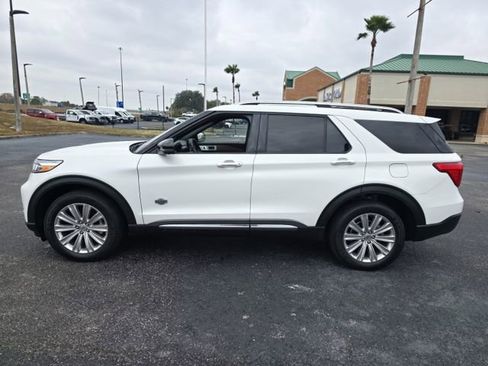 Used 2022 Ford Explorer King Ranch w/ Premium Technology Package image 8