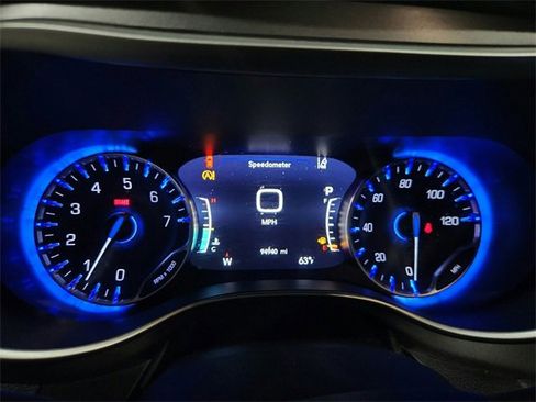 Used 2021 Chrysler Pacifica Touring w/ Uconnect Theater Family Group image 10