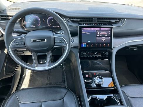 Used 2023 Jeep Grand Cherokee L Limited w/ Black Appearance Package AWD/4WD image 3