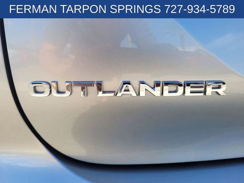 Used 2023 Mitsubishi Outlander SE image 16