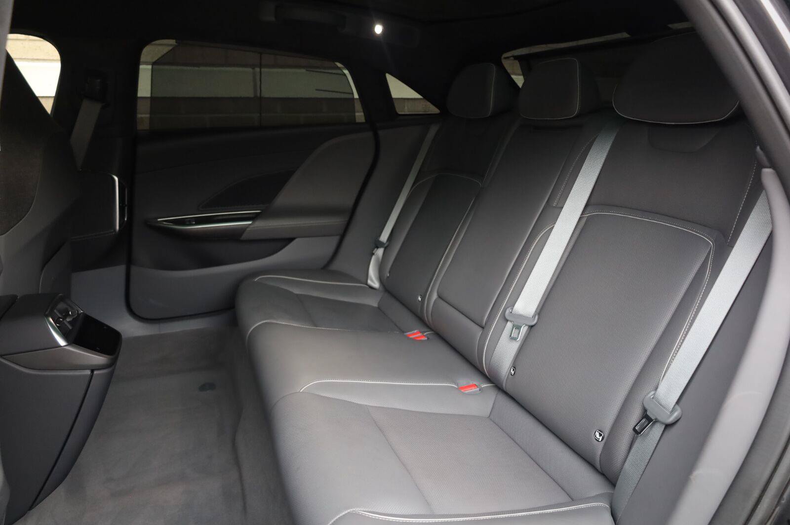 Used 2025 Lucid Air Touring AWD/4WD image 24
