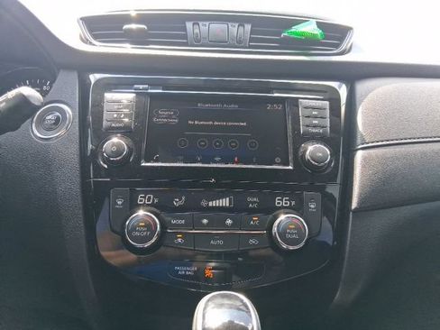 Used 2019 Nissan Rogue SV w/ Premium Package AWD/4WD image 28