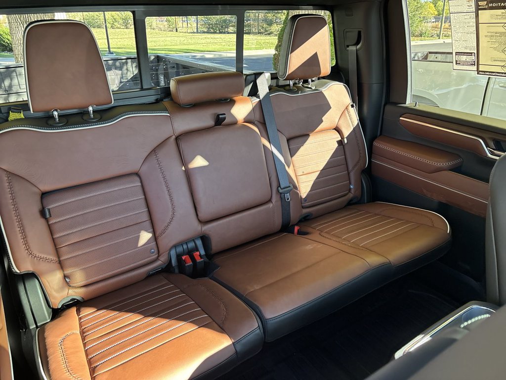 Certified 2026 GMC Sierra 2500 Denali Ultimate w/ LPO, Black Badging Package AWD/4WD image 27