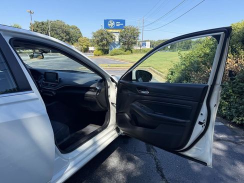 Used 2019 Nissan Altima 2.5 S FWD image 16