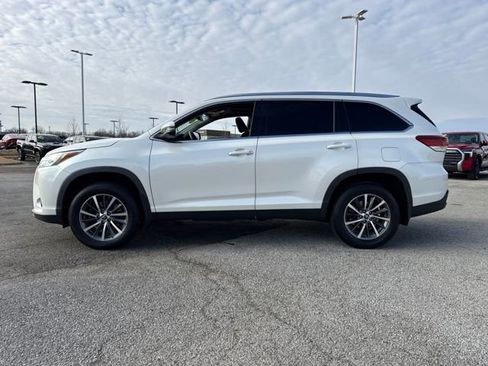 Used 2019 Toyota Highlander XLE image 3