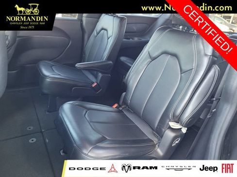 Certified 2025 Chrysler Pacifica Select FWD image 17