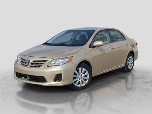 Used 2013 Toyota Corolla LE FWD image 1