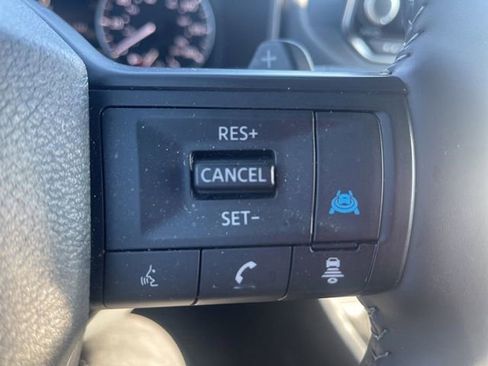 Used 2025 Nissan Rogue SV image 13