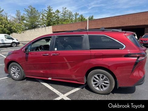 Used 2024 Toyota Sienna XLE FWD image 7