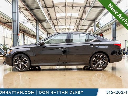 Used 2025 Nissan Altima 2.5 SR FWD image 2
