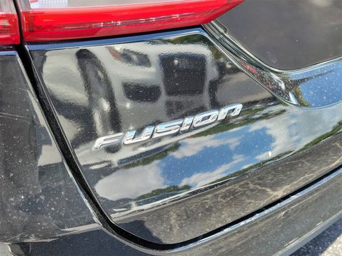 Used 2018 Ford Fusion SE w/ Fusion SE Technology Package image 7