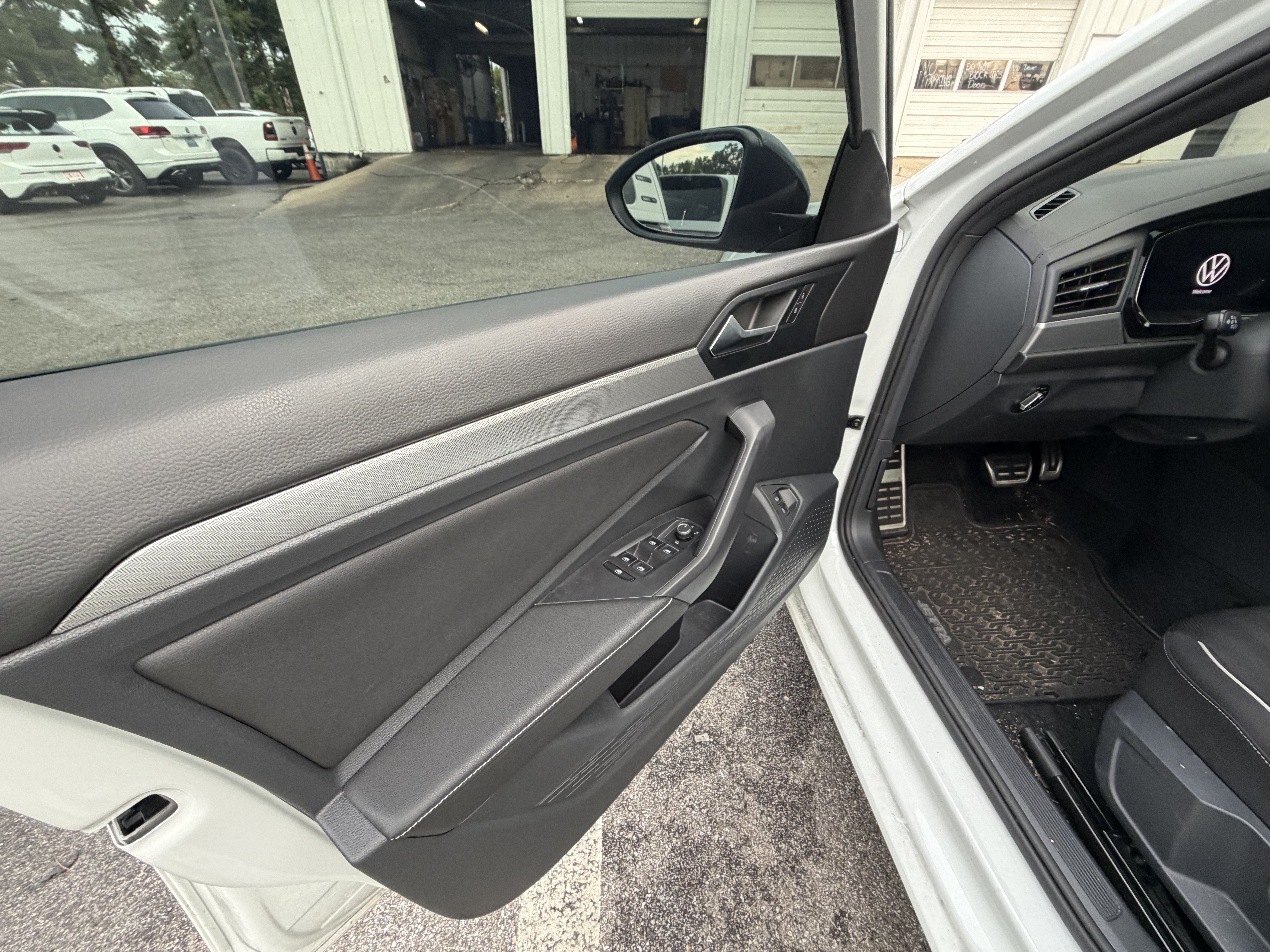 Used 2024 Volkswagen Jetta Sport FWD image 9