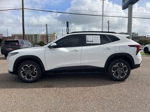 Used 2024 Chevrolet Trax LT w/ Driver Confidence Package FWD image 5