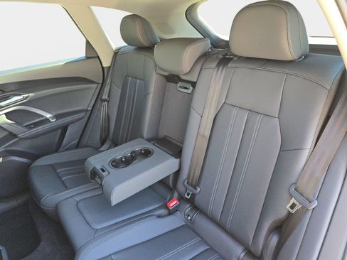 Certified 2025 Audi Q5 Premium w/ Convenience Package AWD/4WD image 12
