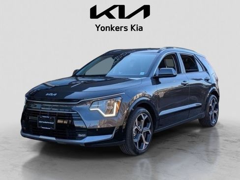Used 2024 Kia Niro SX Touring FWD image 2