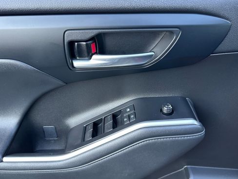 Used 2021 Toyota Highlander XSE image 11