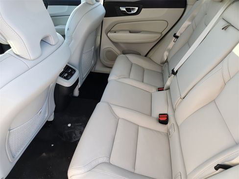 New 2026 Volvo XC60 B5 Ultra w/ Climate Package image 18