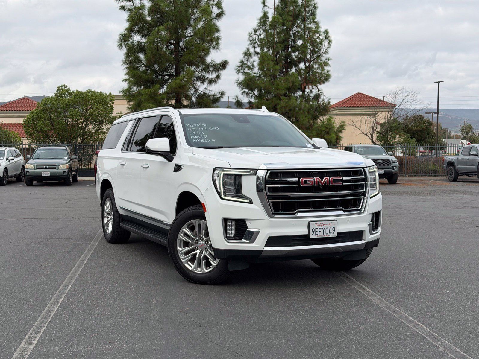 Used 2023 GMC Yukon XL SLT w/ SLT Premium Package RWD image 1
