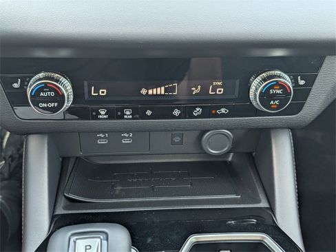 New 2025 Mitsubishi Outlander SE image 21