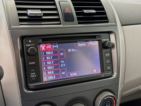 Used 2013 Toyota Corolla LE image 21