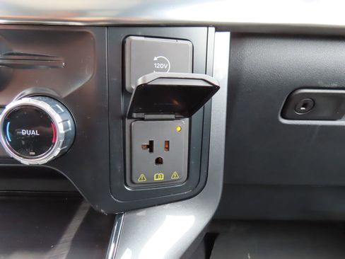 Used 2023 Ford F150 Lariat AWD/4WD image 31
