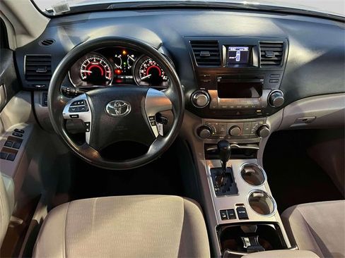 Used 2012 Toyota Highlander 4WD image 16