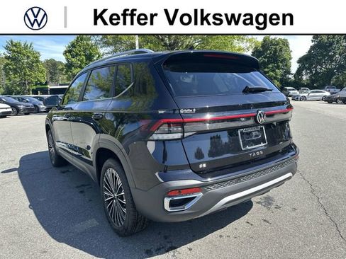 New 2026 Volkswagen Taos SE FWD image 3