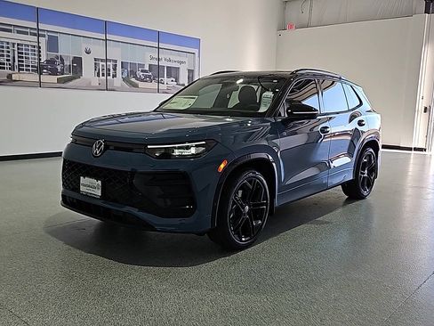 New 2026 Volkswagen Tiguan SE R-Line FWD image 5