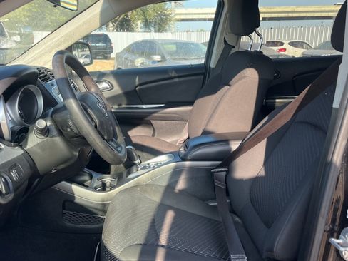 Used 2018 Dodge Journey SE image 18