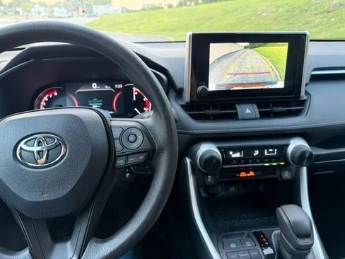 Used 2025 Toyota RAV4 LE AWD/4WD image 10