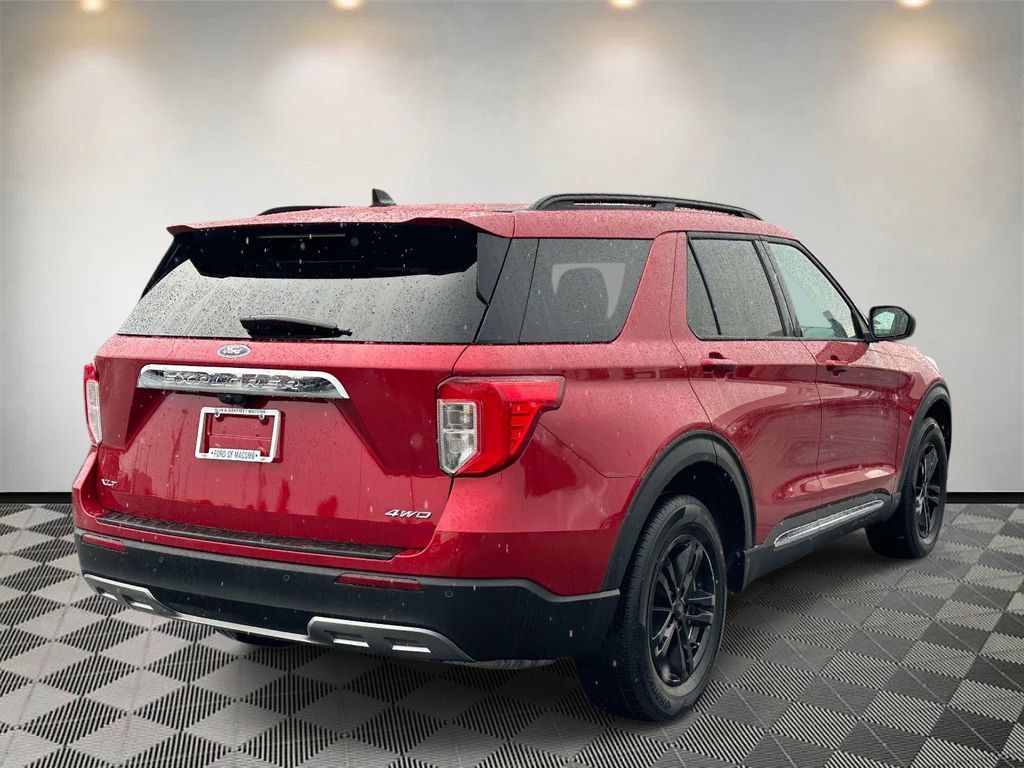 Used 2023 Ford Explorer XLT w/ Equipment Group 202A AWD/4WD image 4