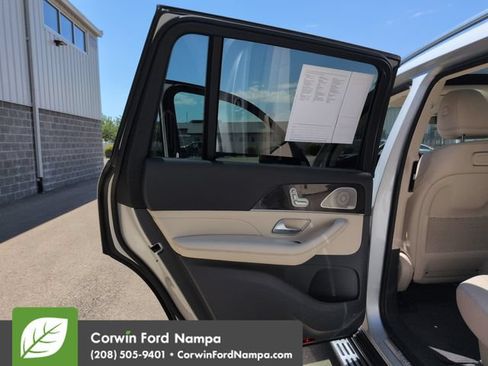 Used 2020 Mercedes-Benz GLS 450 4MATIC image 25