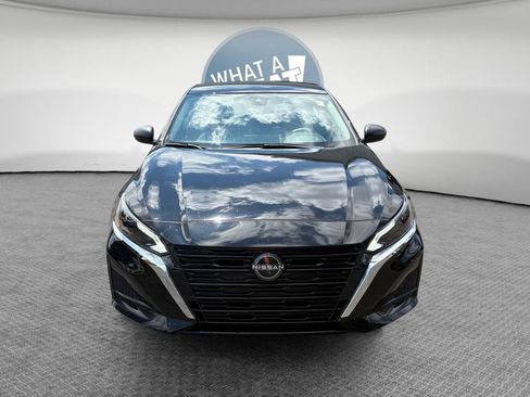 Used 2025 Nissan Altima 2.5 SV FWD image 9
