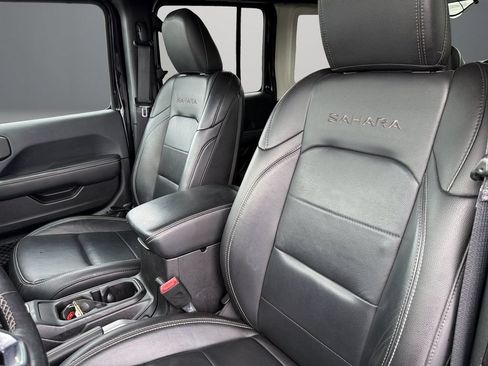 Used 2018 Jeep Wrangler Unlimited Sahara AWD/4WD image 11