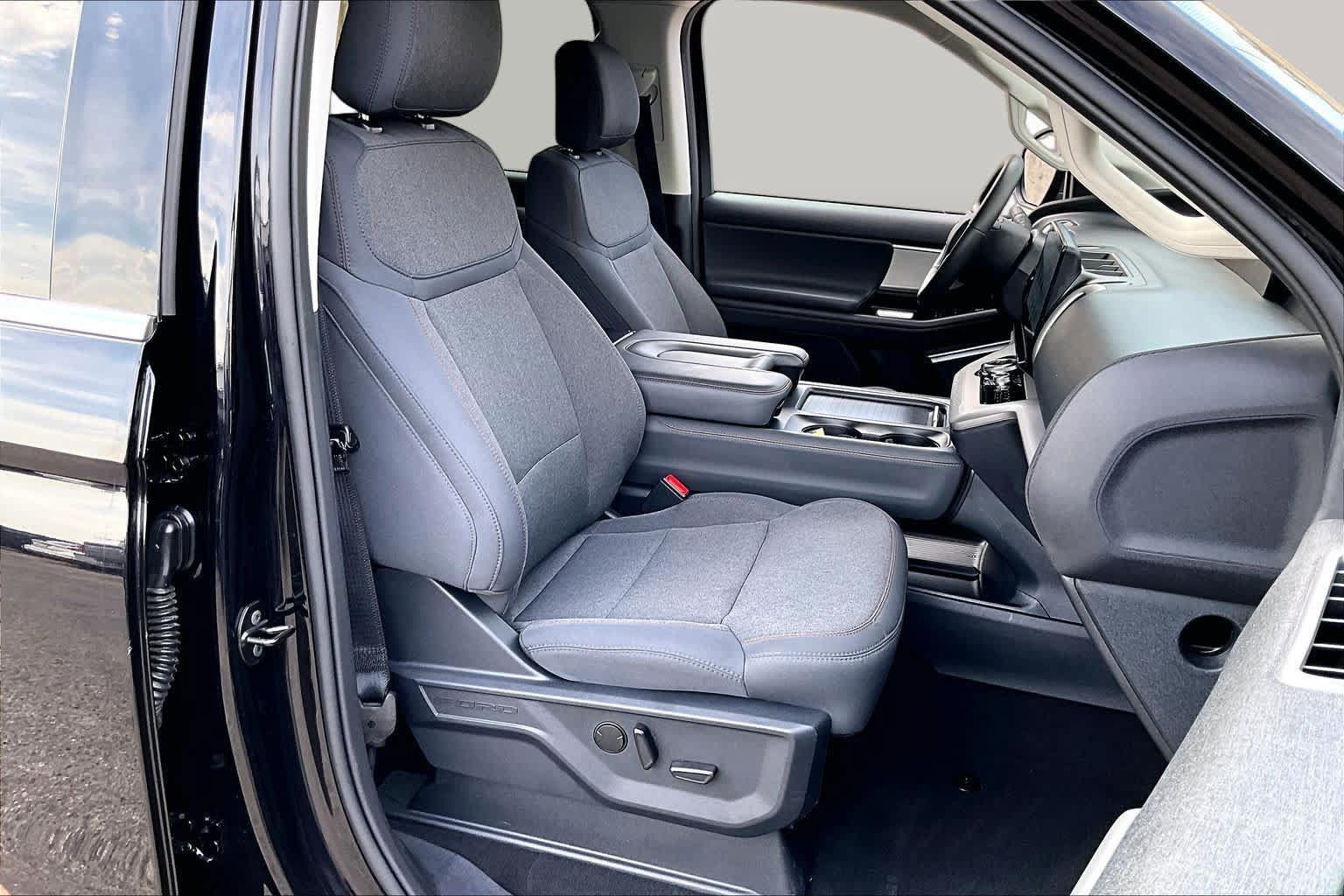 Certified 2025 Ford Expedition Active RWD image 9
