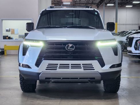 Used 2024 Lexus GX 550 AWD/4WD image 2