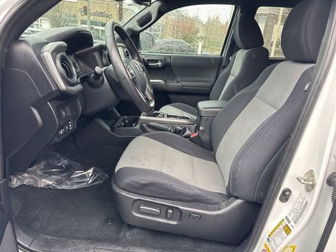 Used 2020 Toyota Tacoma TRD Sport AWD/4WD image 15