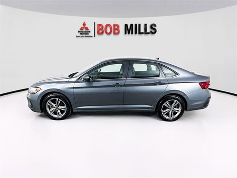 Used 2024 Volkswagen Jetta SE image 4
