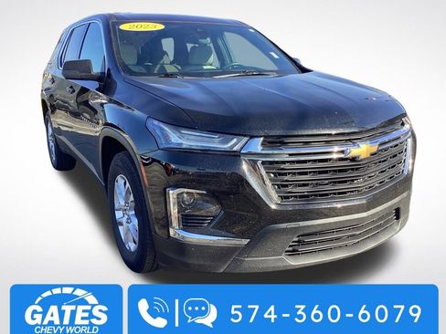 Used 2023 Chevrolet Traverse LS image 1