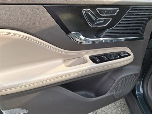 Used 2022 Lincoln Corsair Reserve w/ Elements Package image 12