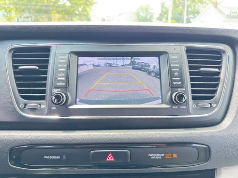 Used 2019 Kia Sedona L FWD image 23